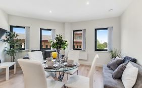 Mondial Apartments At Heathrow